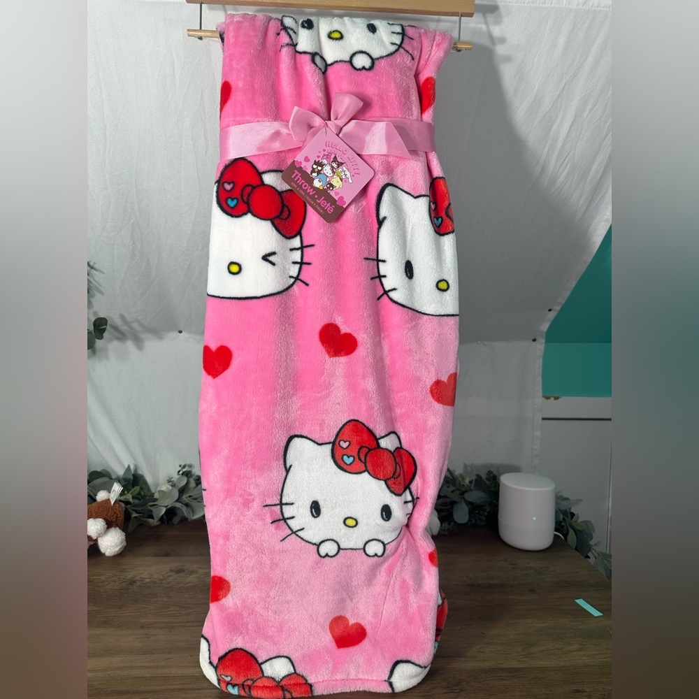 Hello Kitty Pink Throw Blanket